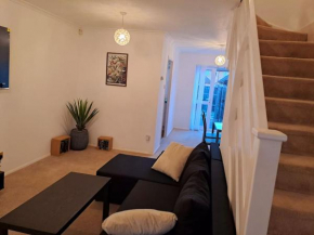Exquisite Holiday Home 3 minutes from Dartford Station